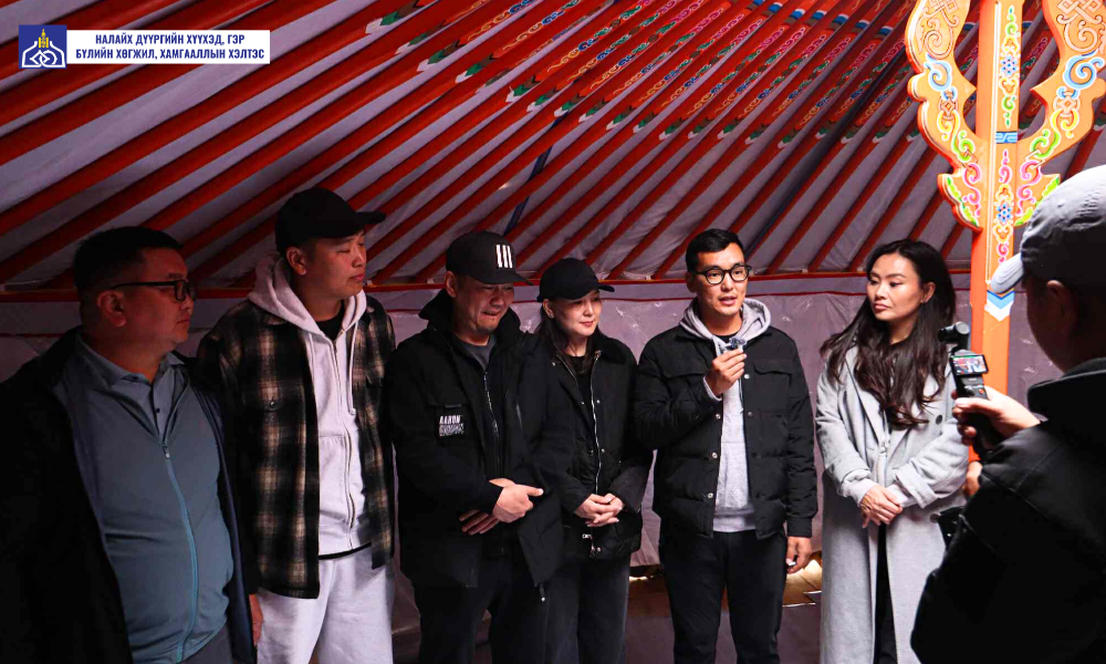 Өнгөрөгч амралтын өдрүүдэд 🎬 “FAMILY SHOCK” контентын уран бүтээлчид болох дуучин П. Идэржавхлан, жүжигчин З. Онон, дуучин Н. Ундрал гэргий Энхжаргал, мөн “Оргинак хүнс Гудвилл” ХХК-ны захирал Нямаа нар нийгмийн хариуцлагын хүрээнд сайн үйлсийн аяныг зохион байгууллаа.